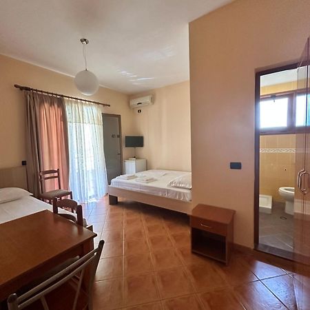Maria Rentals Radhimë Esterno foto