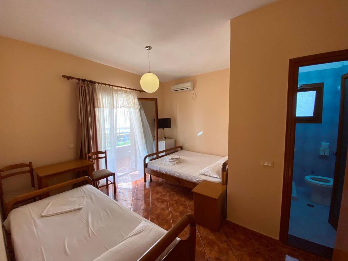 Maria Rentals Radhimë Esterno foto