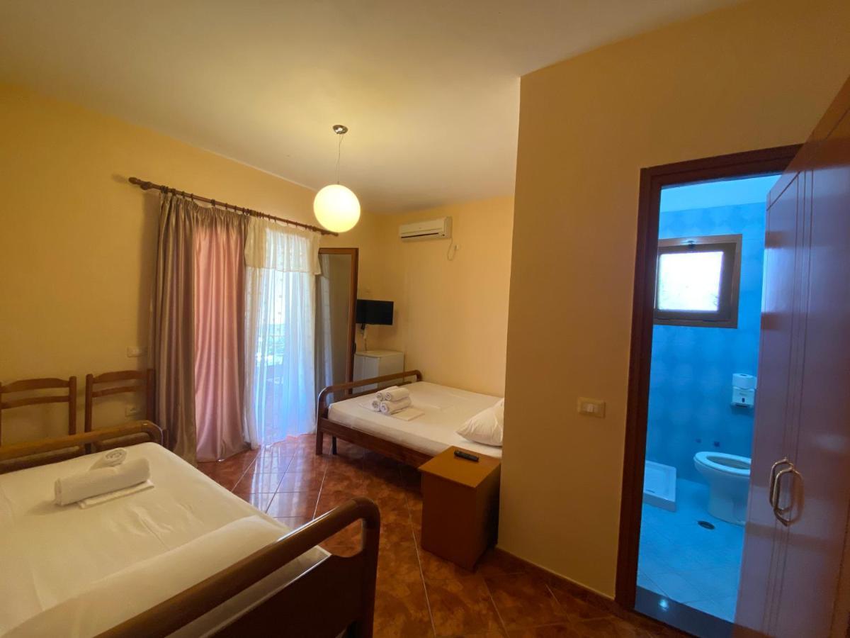 Maria Rentals Radhimë Esterno foto