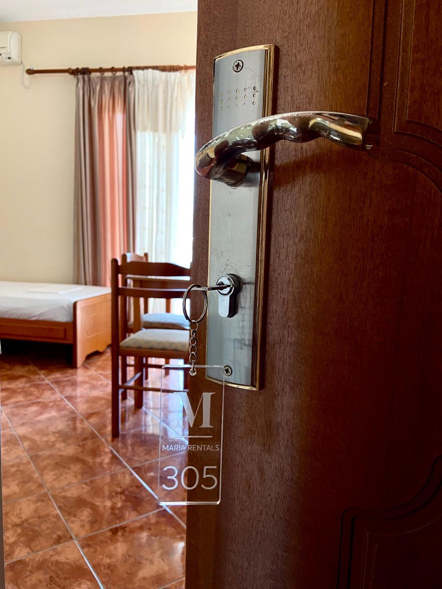 Maria Rentals Radhimë Esterno foto